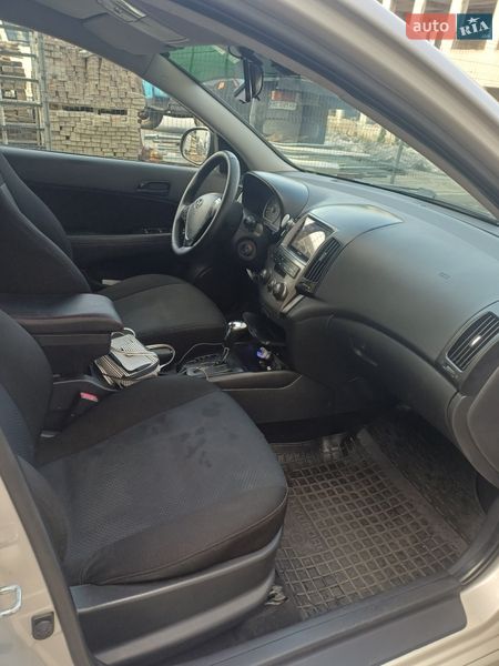 Универсал Hyundai i30 2010 в Бориславе