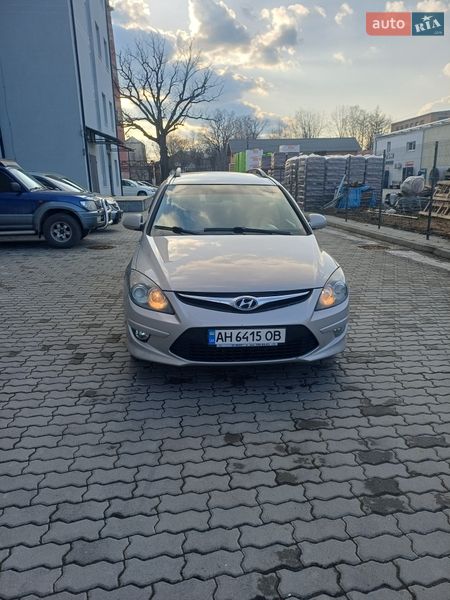 Универсал Hyundai i30 2010 в Бориславе