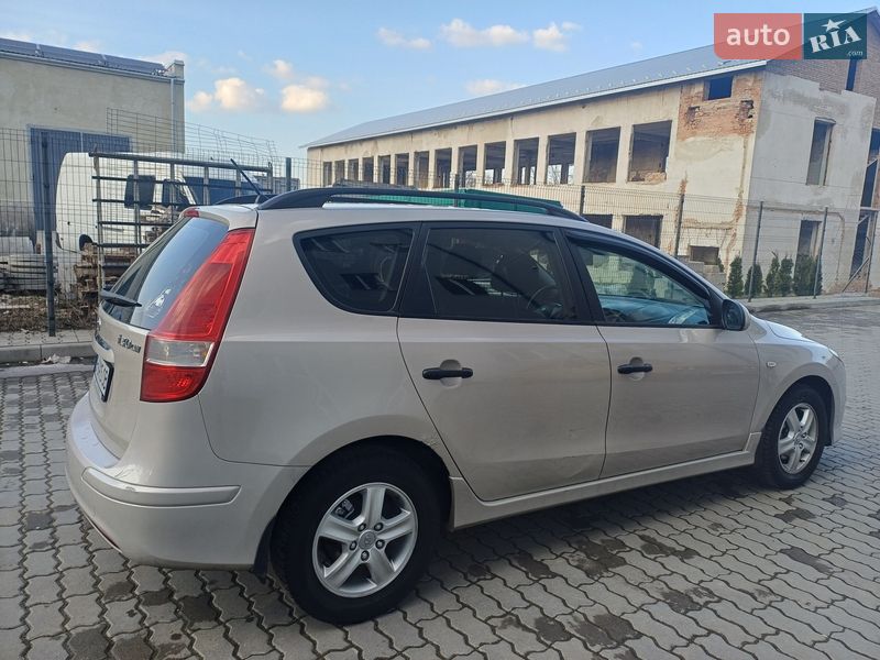 Универсал Hyundai i30 2010 в Бориславе