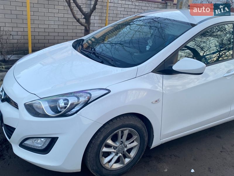Универсал Hyundai i30 2013 в Днепре