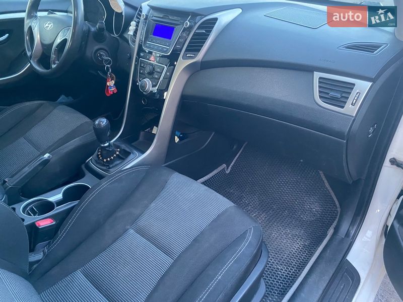 Универсал Hyundai i30 2013 в Днепре