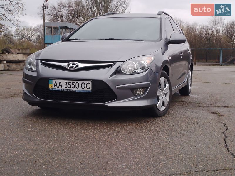 Универсал Hyundai i30 2011 в Желтых Водах