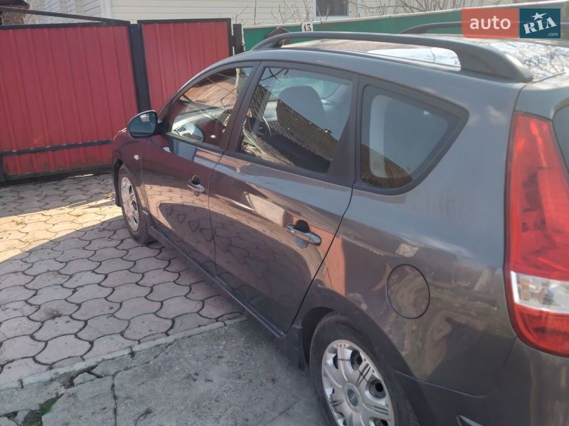 Универсал Hyundai i30 2010 в Каменец-Подольском фото 4 Универсал Hyundai i30 2010 в Каменец-Подольском