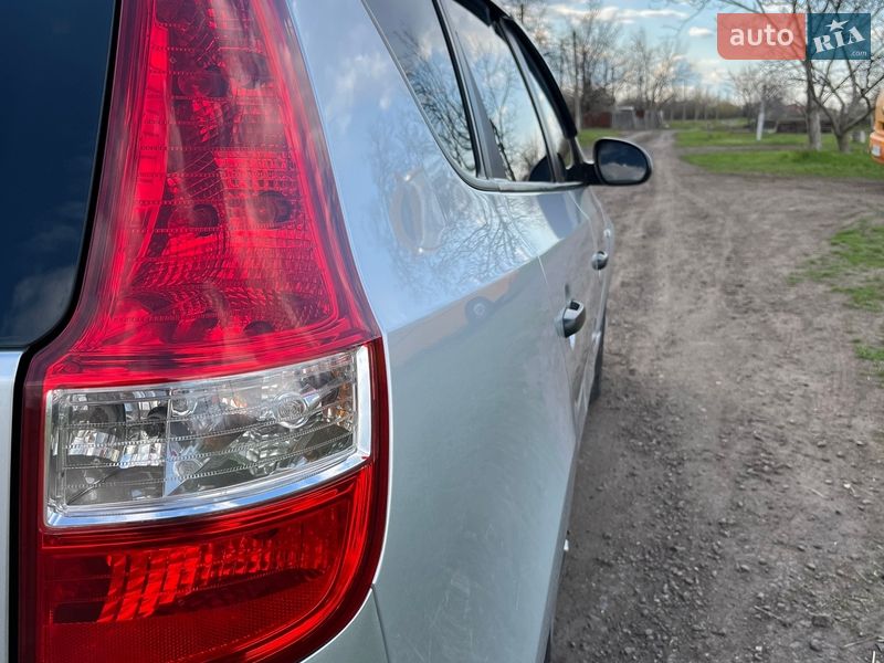 Универсал Hyundai i30 2011 в Подольске