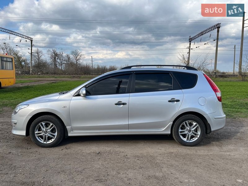 Универсал Hyundai i30 2011 в Подольске