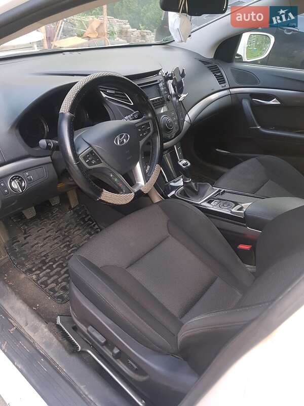 Універсал Hyundai i40 2012 в Ужгороді