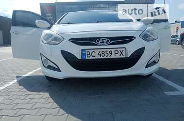 Седан Hyundai i40 2012 в Новом Роздоле