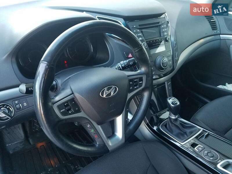 Универсал Hyundai i40 2011 в Хусте