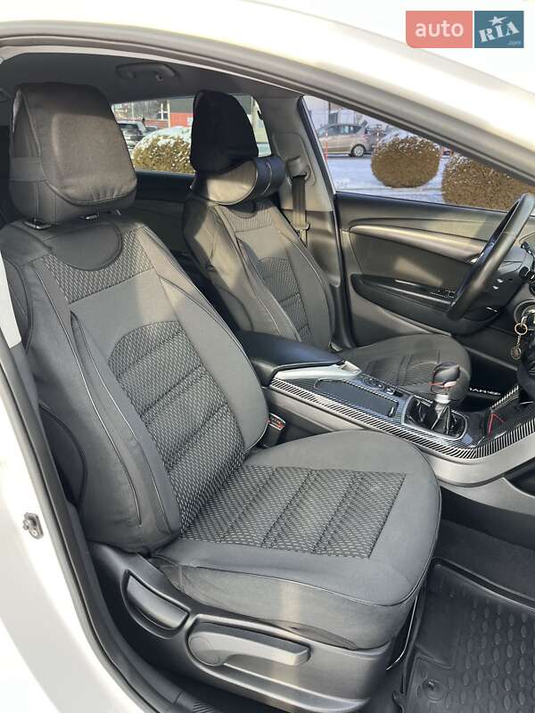 Универсал Hyundai i40 2012 в Нетешине