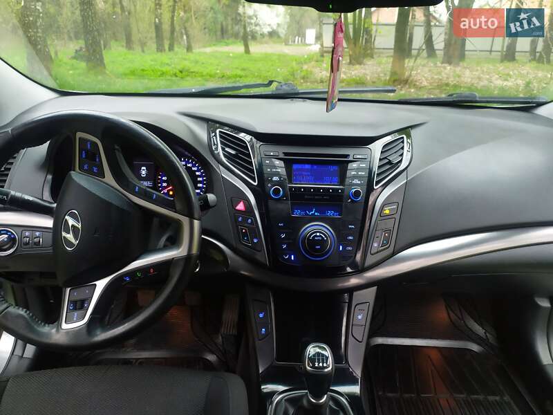 Універсал Hyundai i40 2011 в Радивиліві
