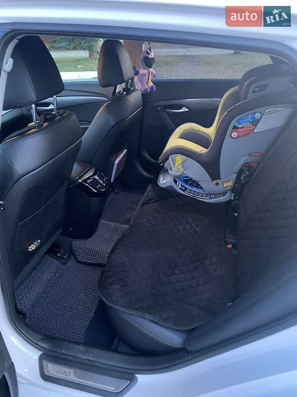 Универсал Hyundai i40 2015 в Вараше
