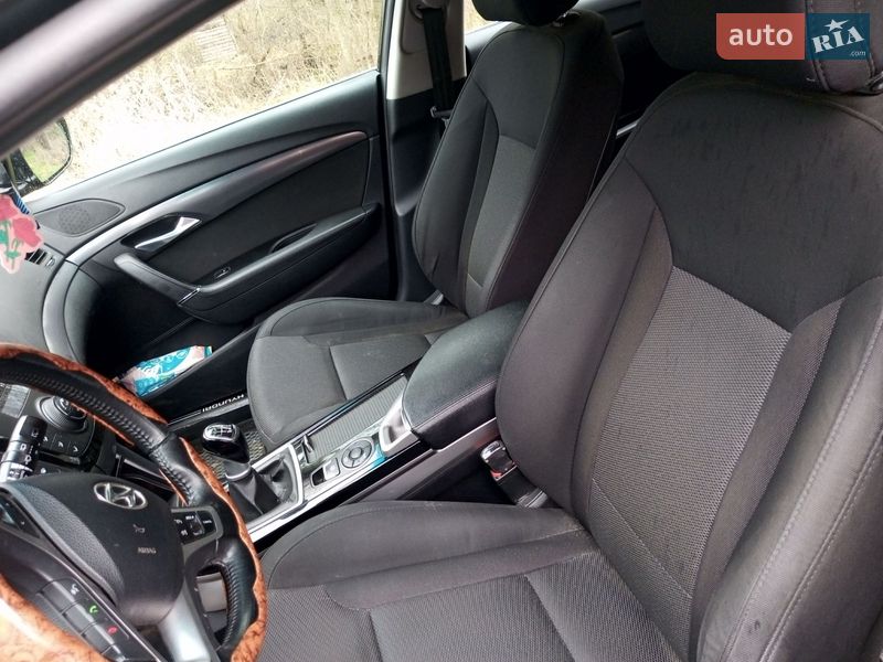 Универсал Hyundai i40 2012 в Радомышле