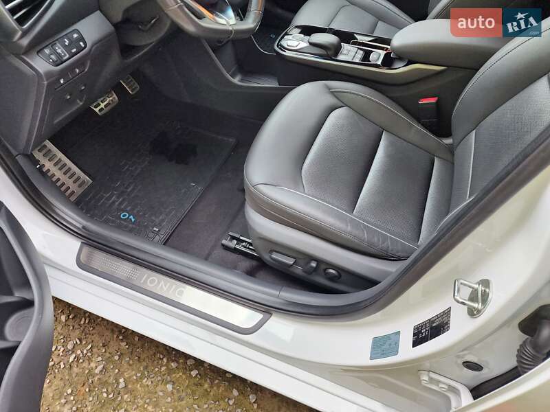 Лифтбек Hyundai Ioniq Electric 2019 в Нововолынске