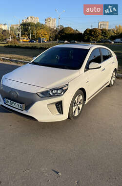 Лифтбек Hyundai Ioniq Electric 2017 в Сумах