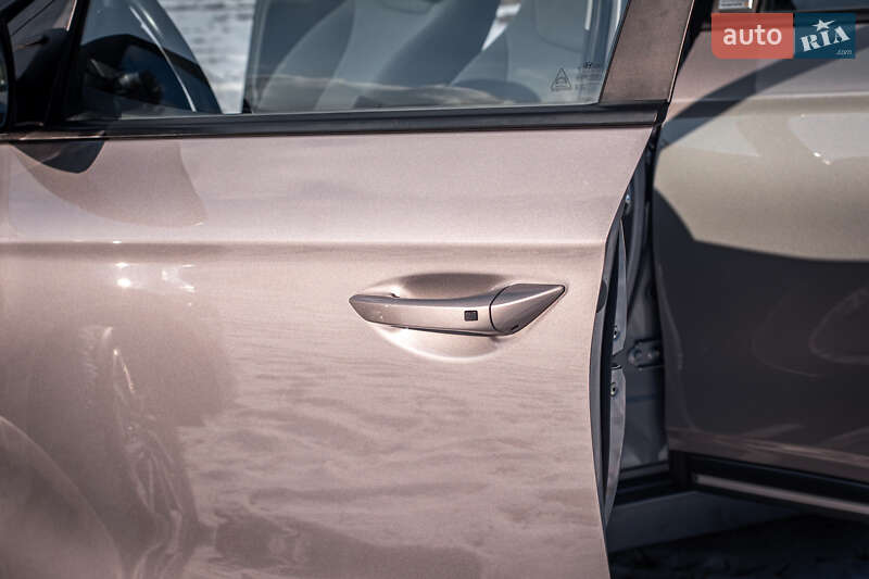 Лифтбек Hyundai Ioniq Electric 2021 в Житомире