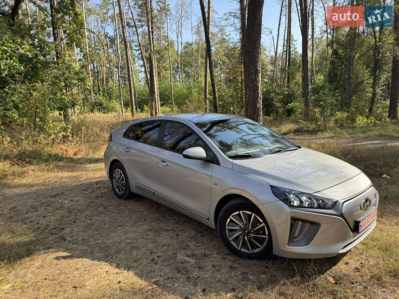 Лифтбек Hyundai Ioniq Electric 2020 в Чернигове