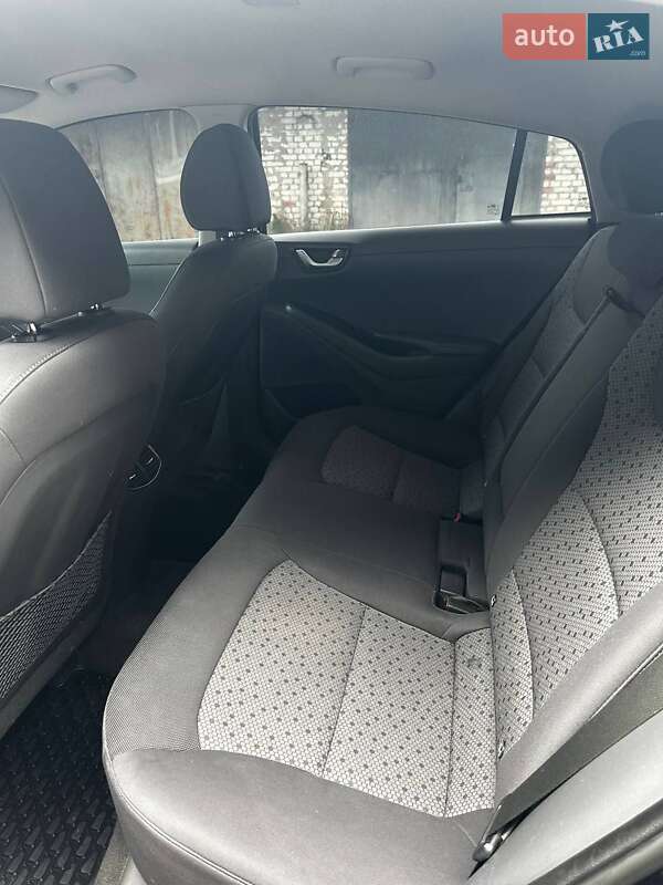 Лифтбек Hyundai Ioniq Electric 2017 в Шостке фото 10 Лифтбек Hyundai Ioniq Electric 2017 в Шостке