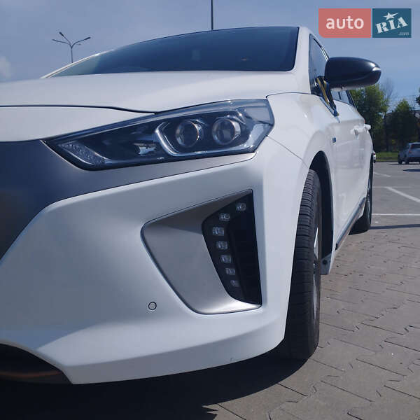Лифтбек Hyundai Ioniq Electric 2019 в Киеве