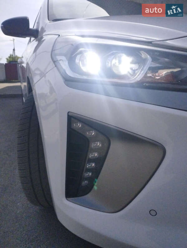 Лифтбек Hyundai Ioniq Electric 2019 в Киеве