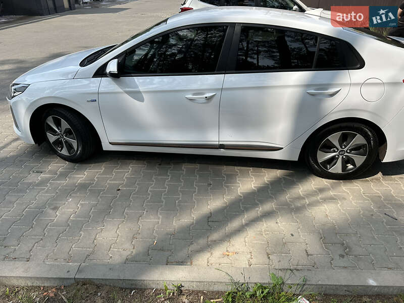 Ліфтбек Hyundai Ioniq Electric 2018 в Києві