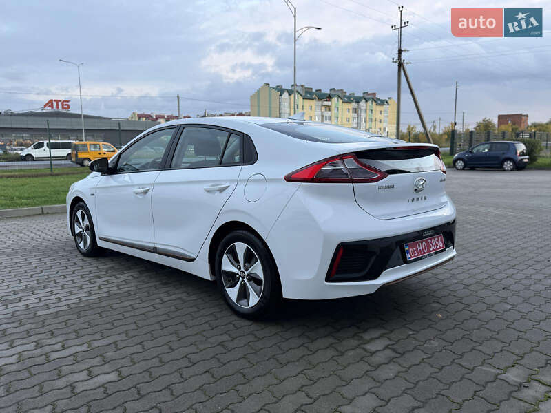 Лифтбек Hyundai Ioniq Electric 2018 в Радехове