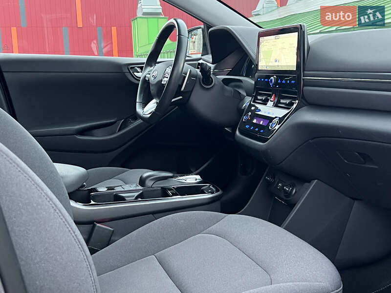 Лифтбек Hyundai Ioniq Electric 2019 в Киеве