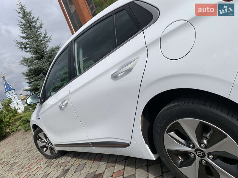 Лифтбек Hyundai Ioniq Electric 2018 в Нововолынске