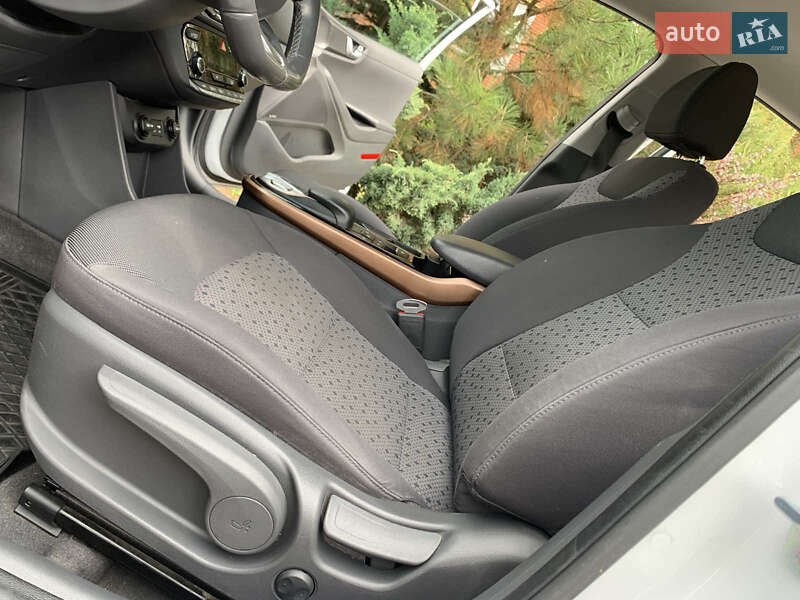 Лифтбек Hyundai Ioniq Electric 2018 в Нововолынске