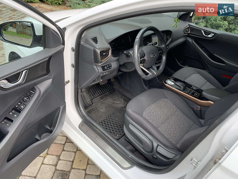 Лифтбек Hyundai Ioniq Electric 2018 в Нововолынске