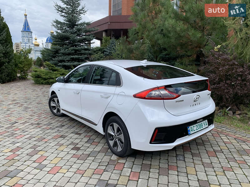 Лифтбек Hyundai Ioniq Electric 2018 в Нововолынске
