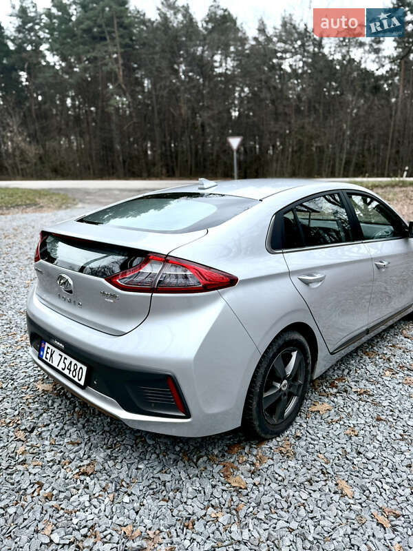 Лифтбек Hyundai Ioniq Electric 2017 в Бродах фото 12 Лифтбек Hyundai Ioniq Electric 2017 в Бродах