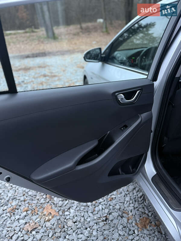 Лифтбек Hyundai Ioniq Electric 2017 в Бродах фото 33 Лифтбек Hyundai Ioniq Electric 2017 в Бродах