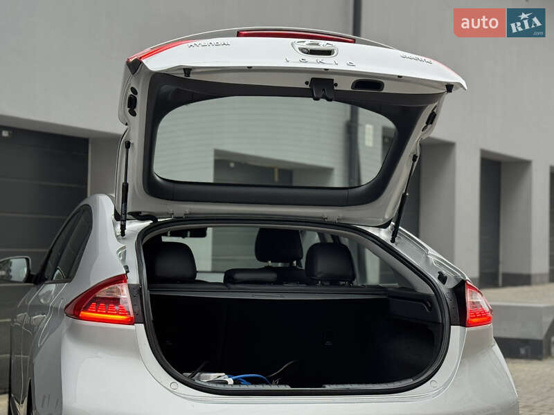 Лифтбек Hyundai Ioniq Electric 2017 в Тернополе фото 46 Лифтбек Hyundai Ioniq Electric 2017 в Тернополе