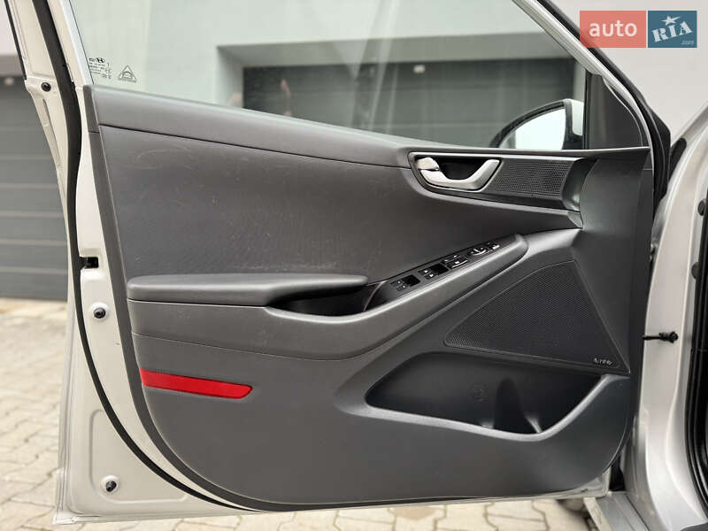 Лифтбек Hyundai Ioniq Electric 2017 в Тернополе фото 60 Лифтбек Hyundai Ioniq Electric 2017 в Тернополе
