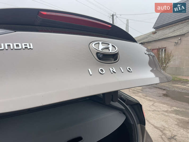 Лифтбек Hyundai Ioniq Electric 2021 в Бахмаче