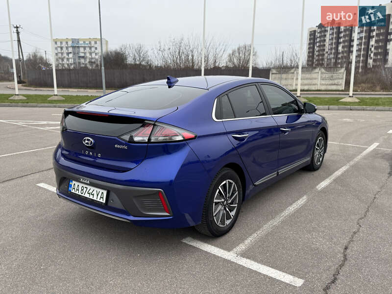 Лифтбек Hyundai Ioniq Electric 2021 в Киеве