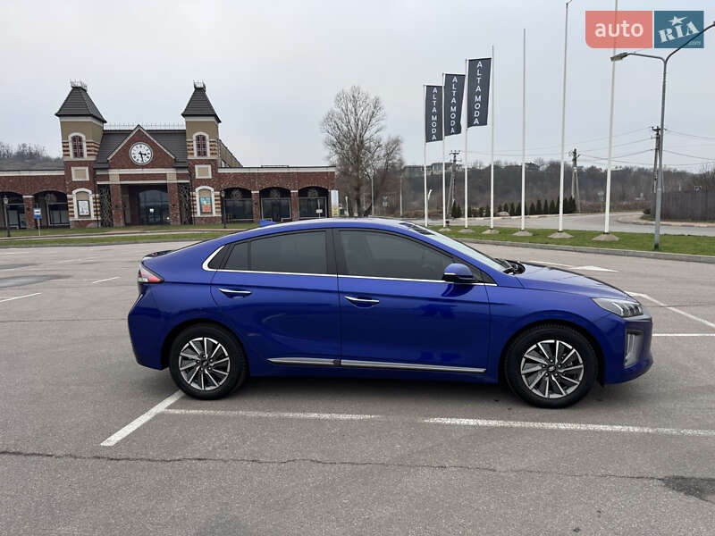 Лифтбек Hyundai Ioniq Electric 2021 в Киеве