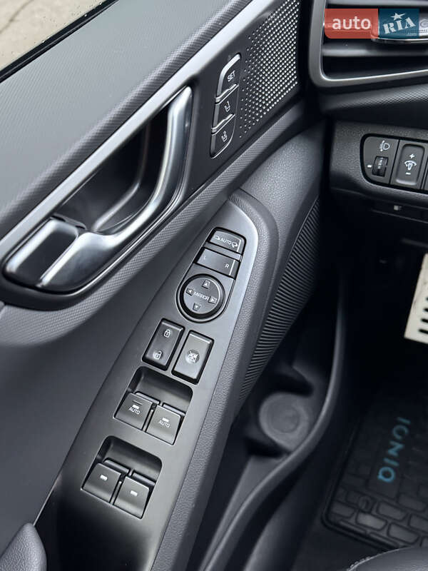 Лифтбек Hyundai Ioniq Electric 2021 в Киеве