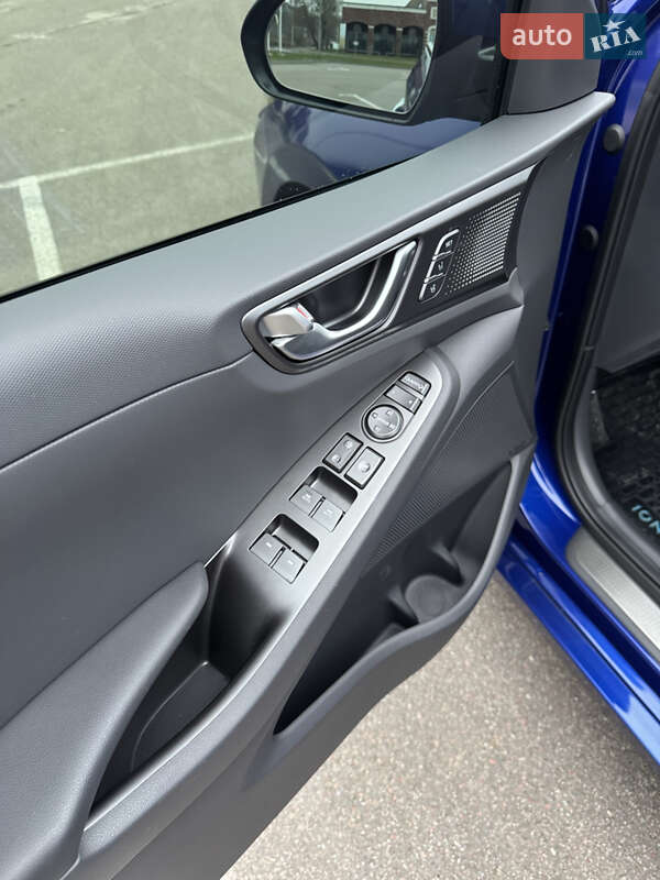 Лифтбек Hyundai Ioniq Electric 2021 в Киеве