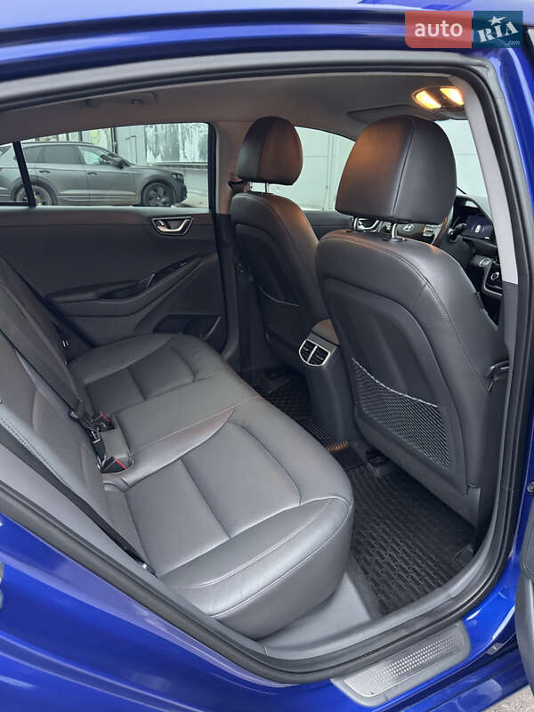 Лифтбек Hyundai Ioniq Electric 2021 в Киеве