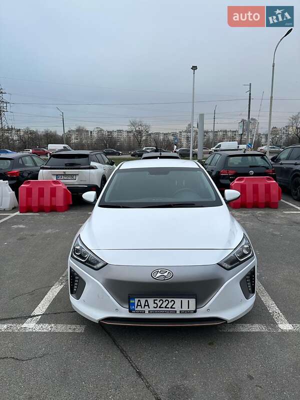Лифтбек Hyundai Ioniq 2017 в Киеве