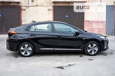Лифтбек Hyundai Ioniq 2017 в 