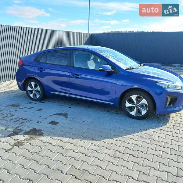Хэтчбек Hyundai Ioniq 2018 в 