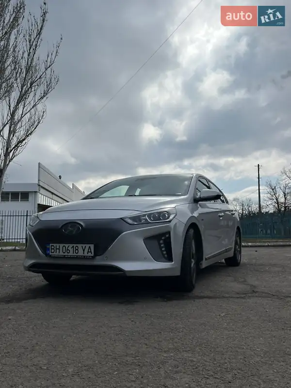 Хэтчбек Hyundai Ioniq 2017 в 