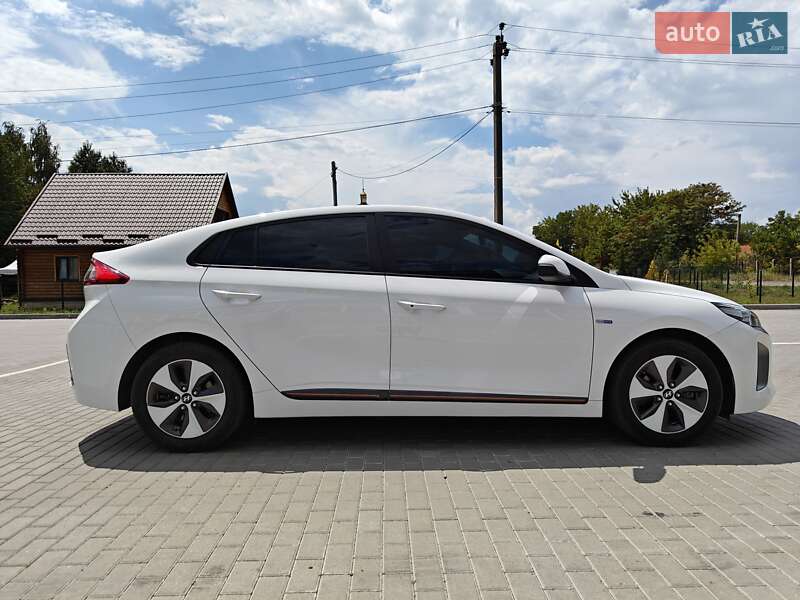 Хетчбек Hyundai Ioniq 2017 в Бершаді