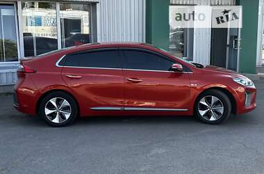 Хэтчбек Hyundai Ioniq 2017 в Киеве