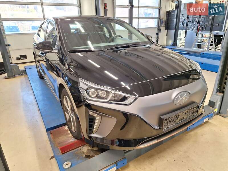 Хэтчбек Hyundai Ioniq 2018 в 