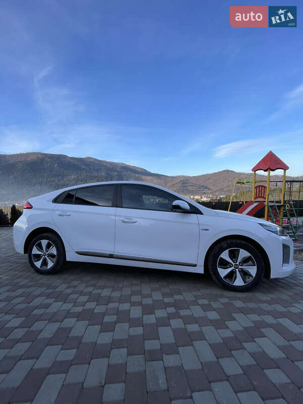 Хэтчбек Hyundai Ioniq 2017 в Ужгороде