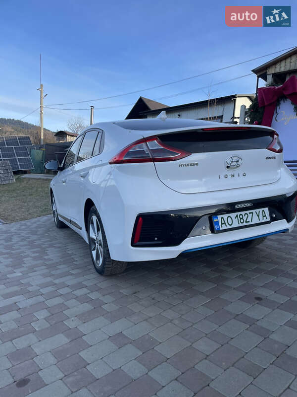 Хэтчбек Hyundai Ioniq 2017 в Ужгороде