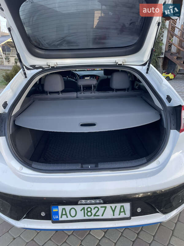 Хэтчбек Hyundai Ioniq 2017 в Ужгороде